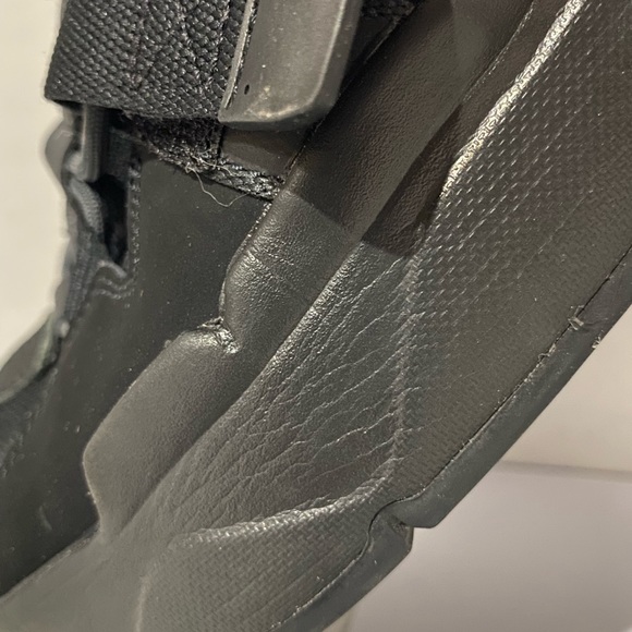 Nike Air Edge 270 in Triple Black - Picture 5 of 7